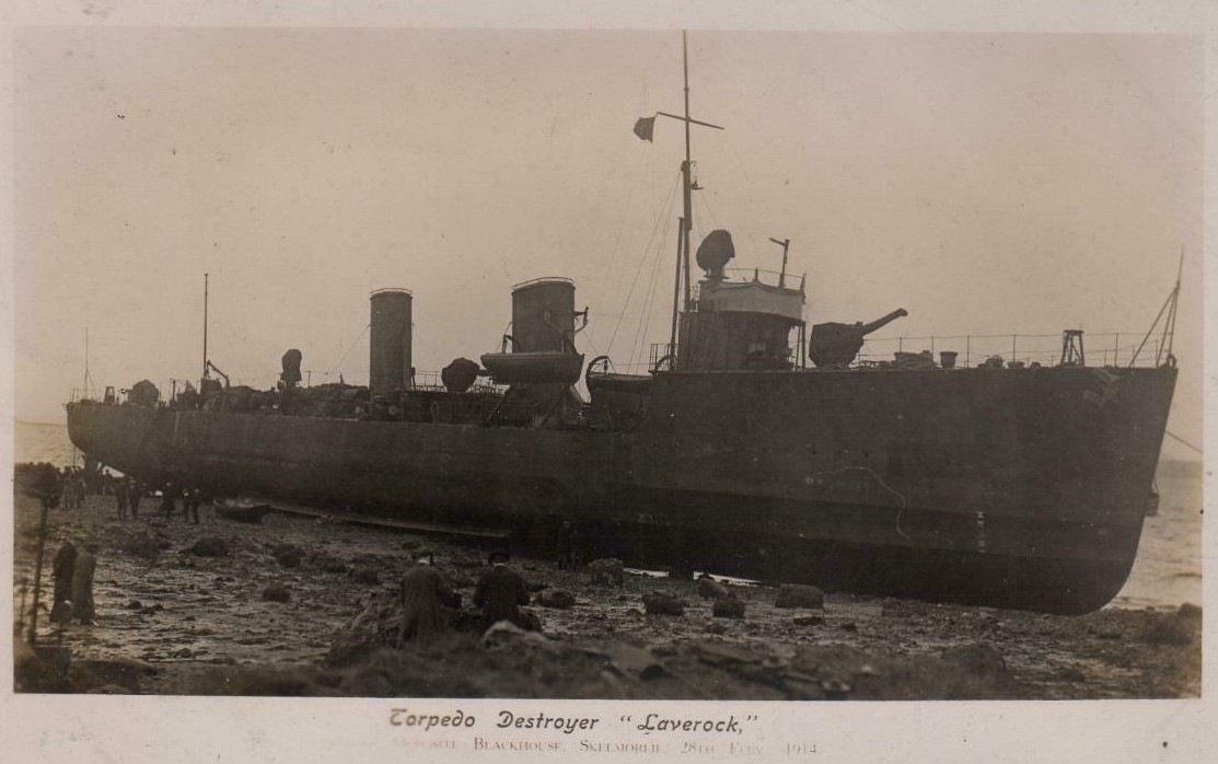 Destroyer Laverock beached in between Largs & Skelmorlie