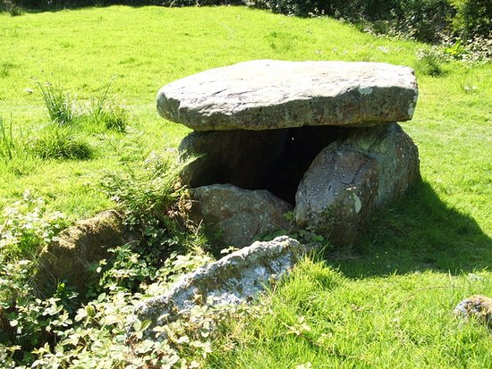 Largs Dolmen/Chambered Tomb